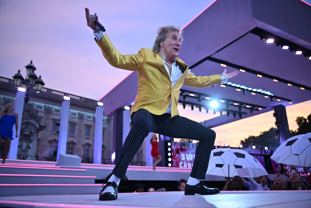 Rod Stewart is totally down with LA’s ‘toxic’ culture and makes desperate move